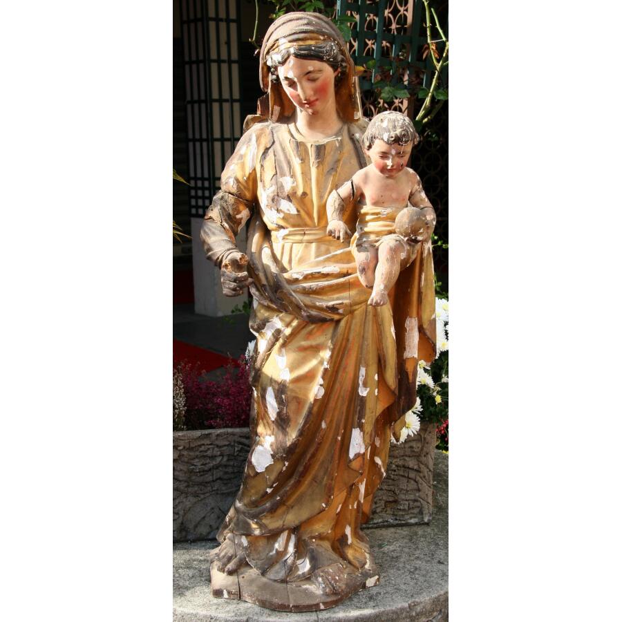 Vierge à l'enfant en bois sculpté doré et polychrome époque fin XVIII