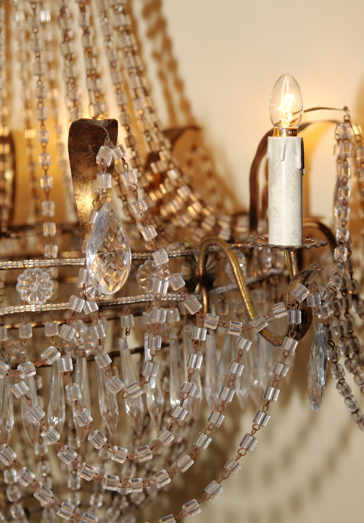 CHANDELIER CIRCA 1920