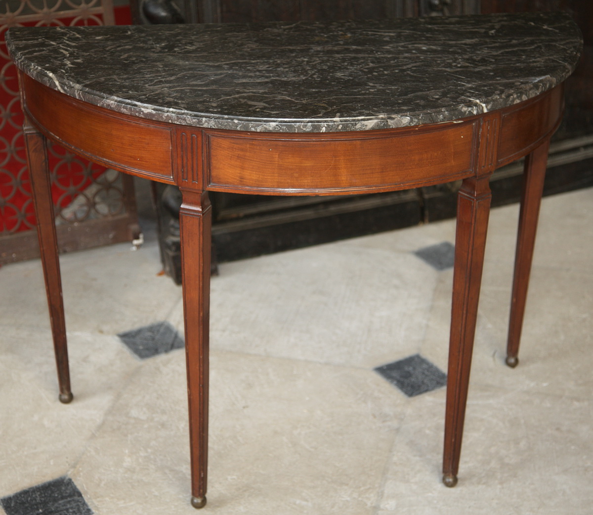 Paire de consoles style Louis XVI