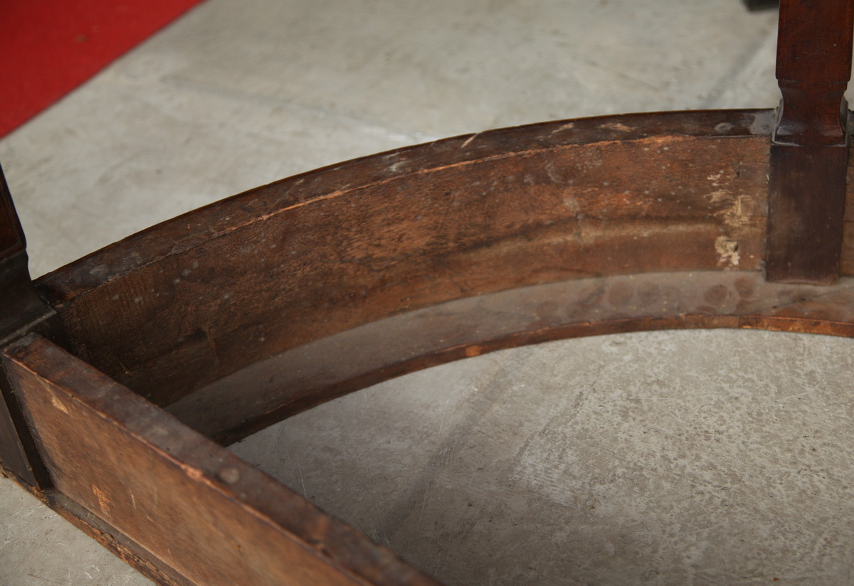 Paire de consoles style Louis XVI