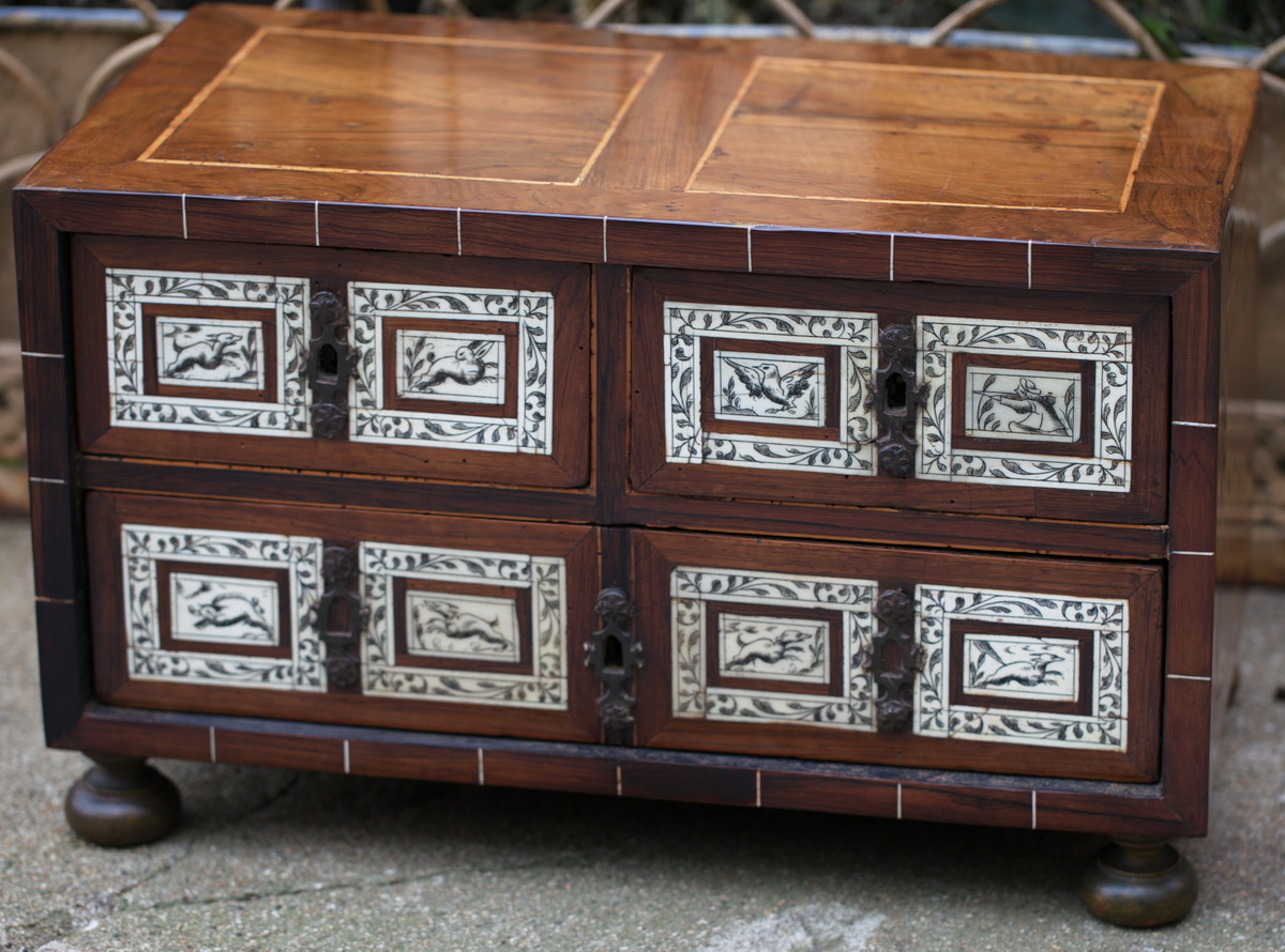 Petit cabinet Italie XVII