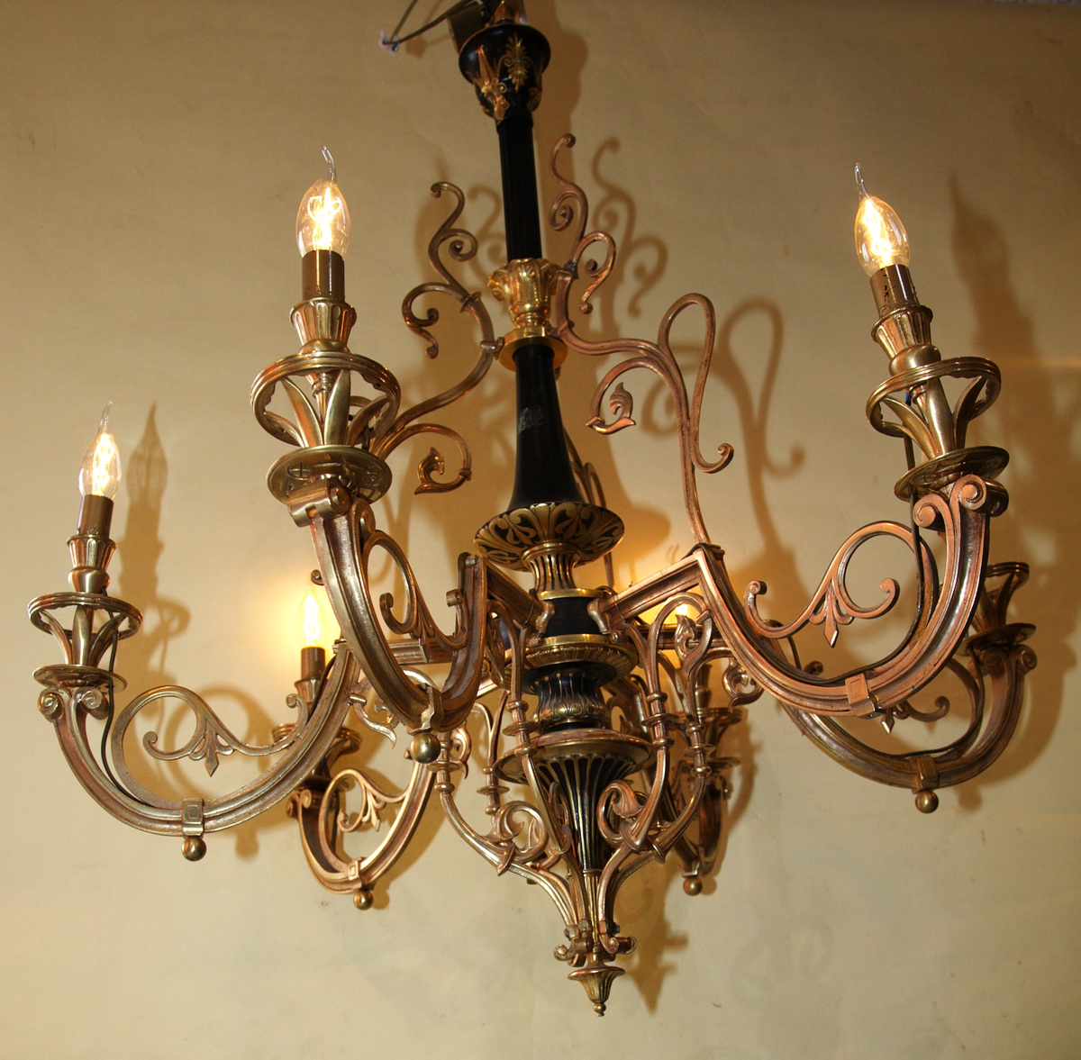 Paire de lustres en bronze circa 1850