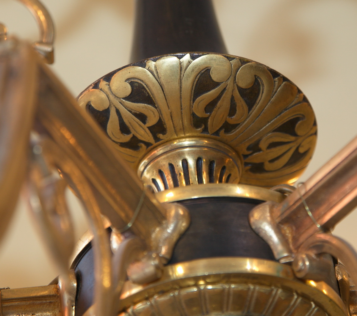 Paire de lustres en bronze circa 1850