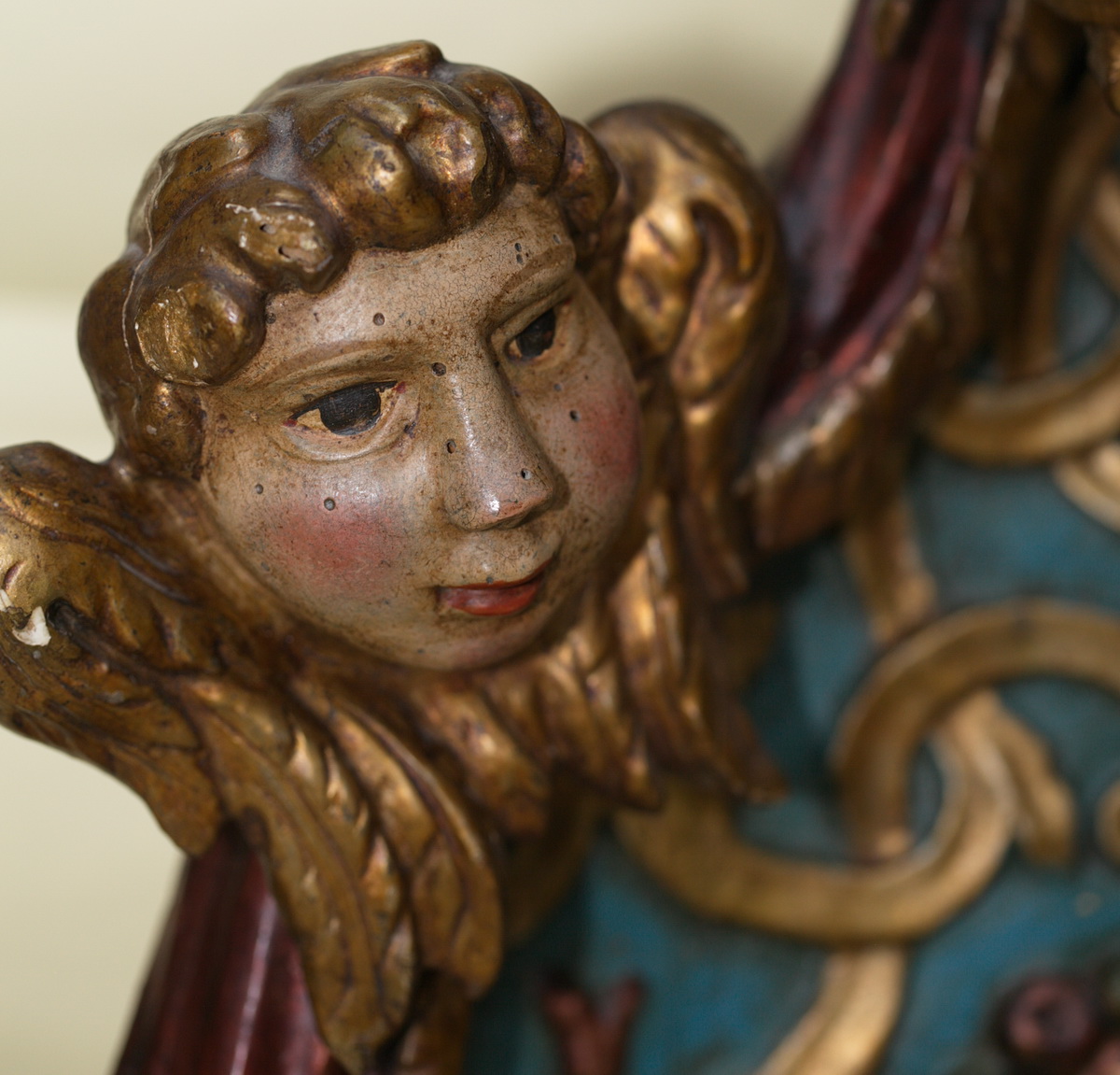 Polychrome wooden base XVIII