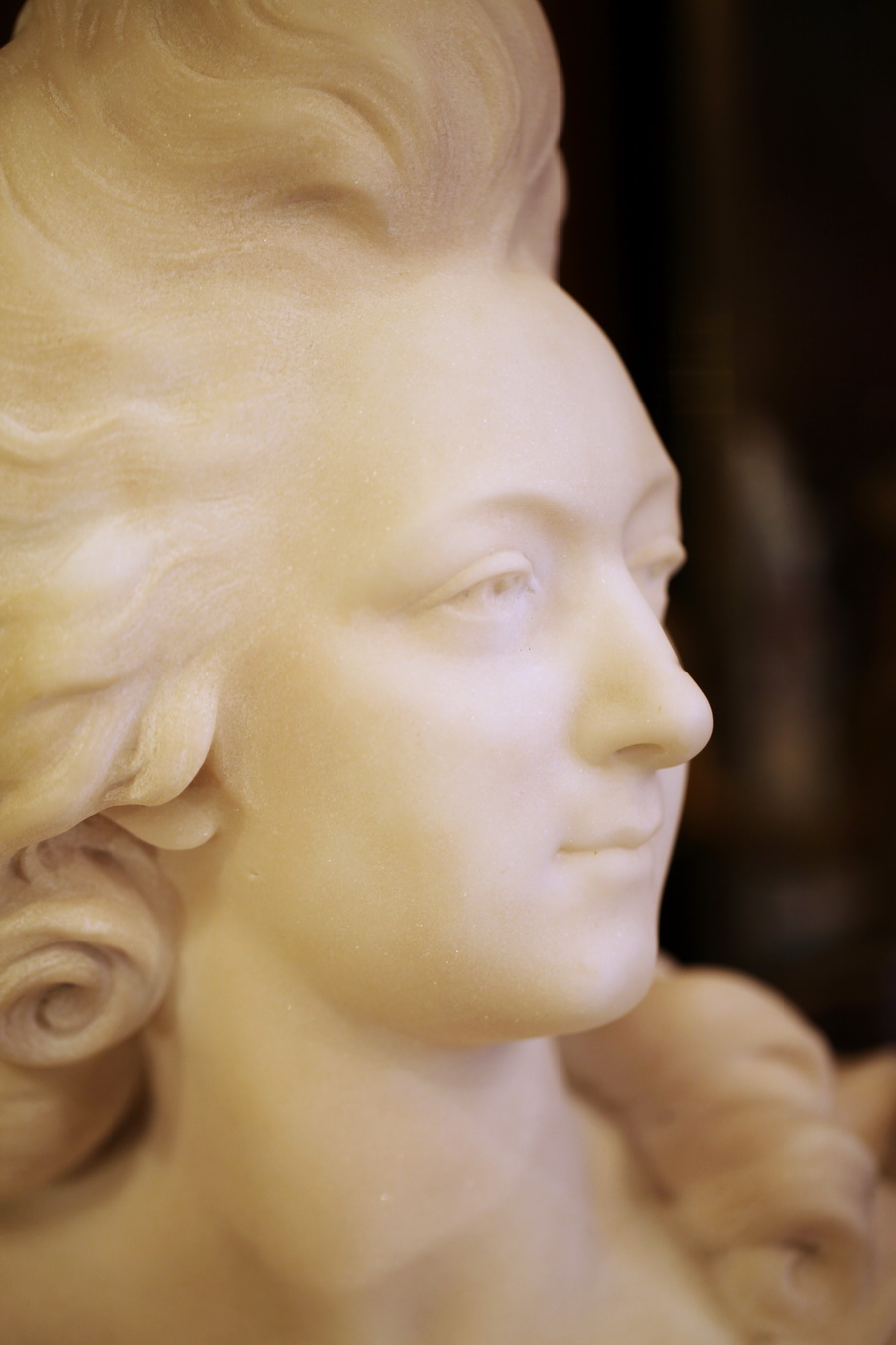 Bust Marie Antoinette circa on 1880