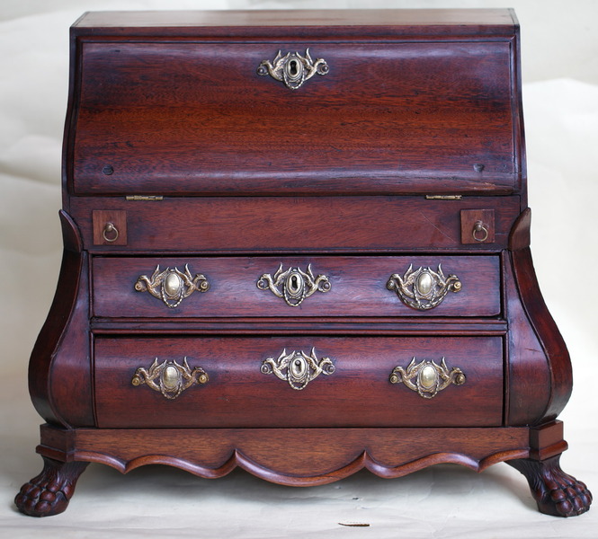 Meuble de maîtrise commode scriban XVIII