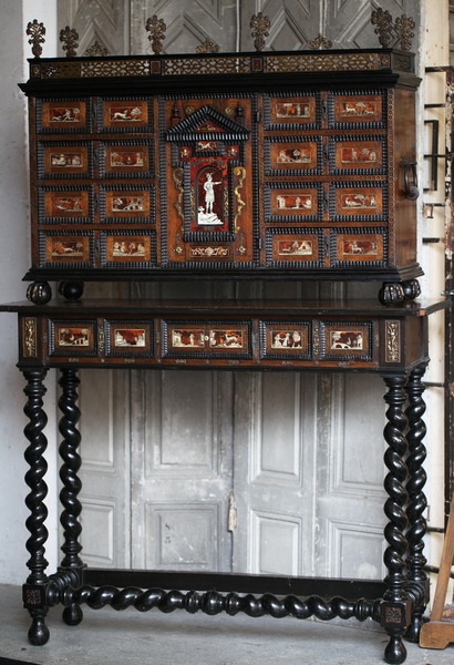 Cabinet  époque XVII