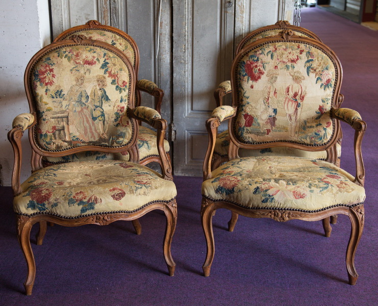 suite de 4 fauteuils à la Reine époque Louis XV
