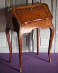 Petit bureau de pente style Louis XV