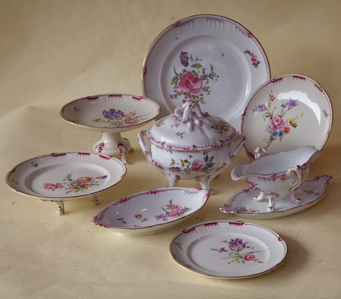 Service de table en faïence de Lunéville