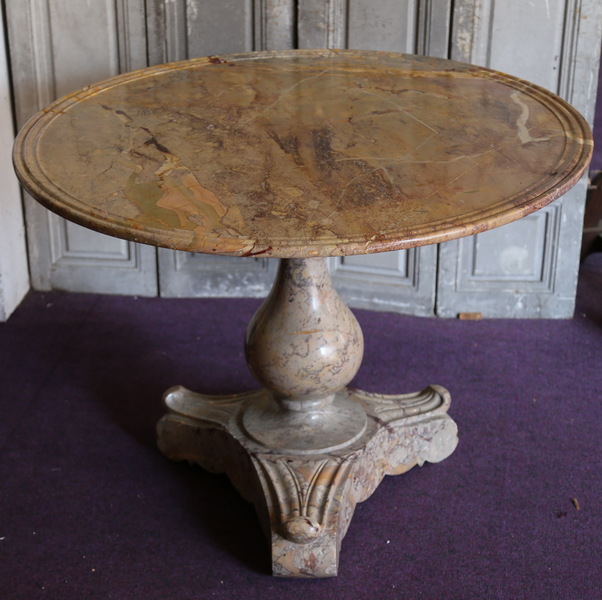 Guéridon en marbre époque Restauration