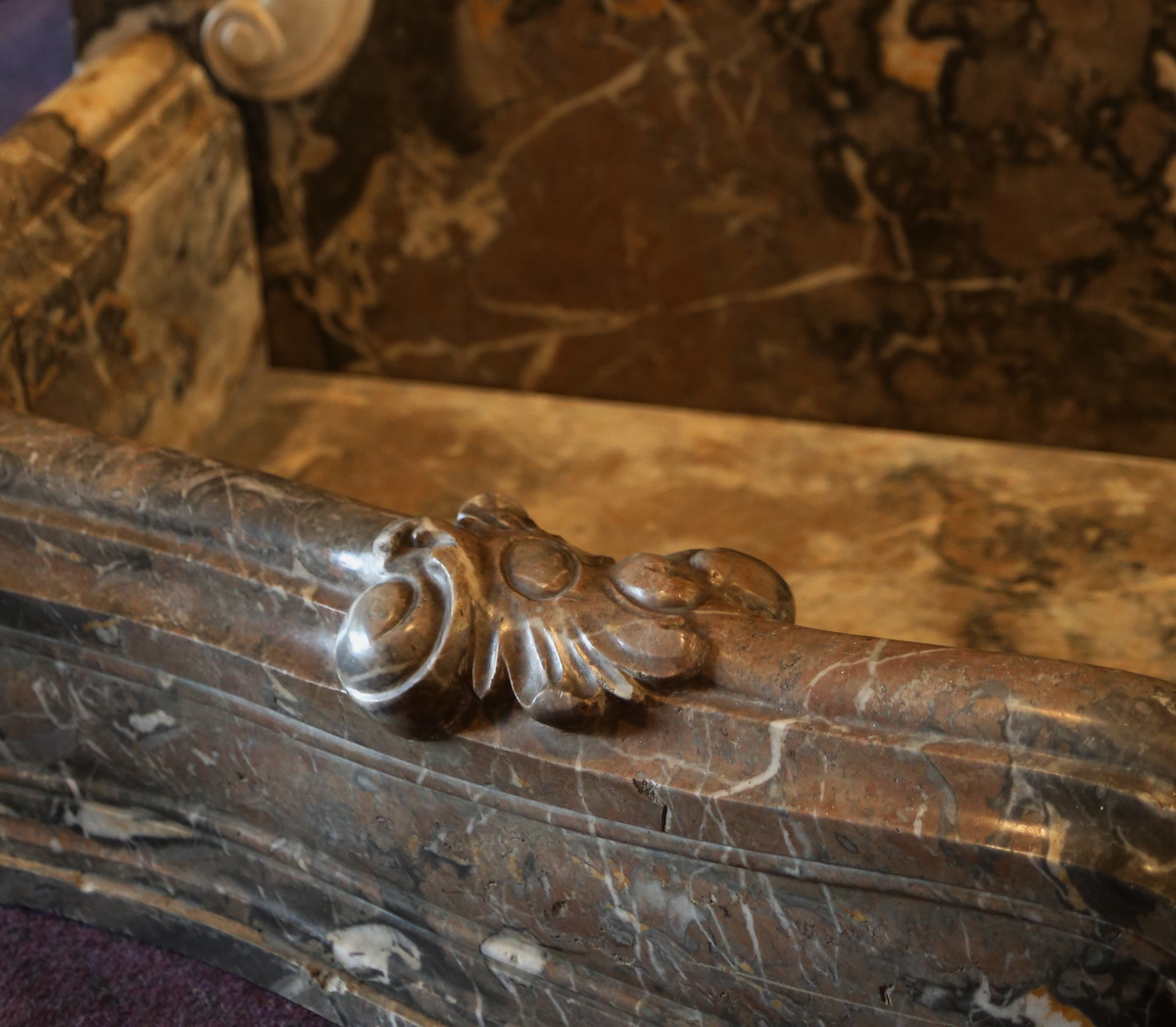 Rafraichissoir en marbre époque Louis XV