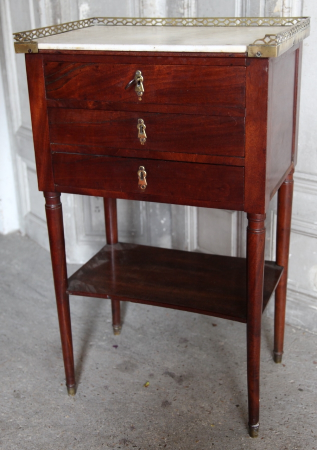 Small chest of drawers 18th