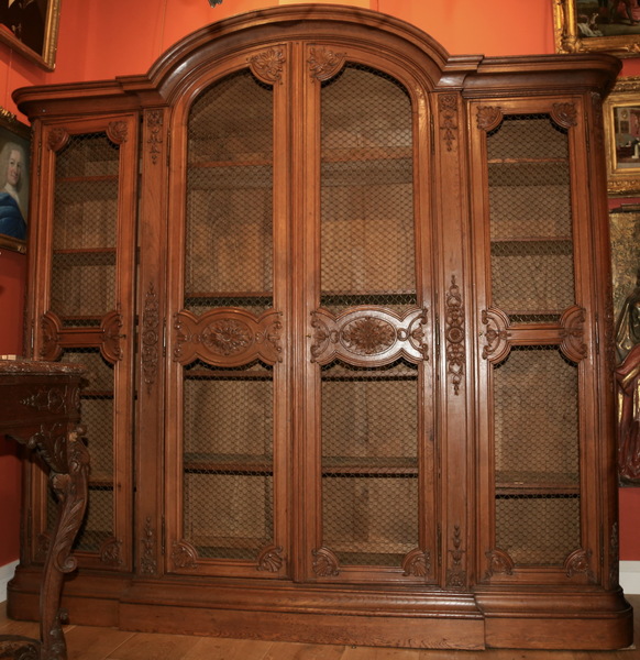 Bibliothèque de boiserie style Regence