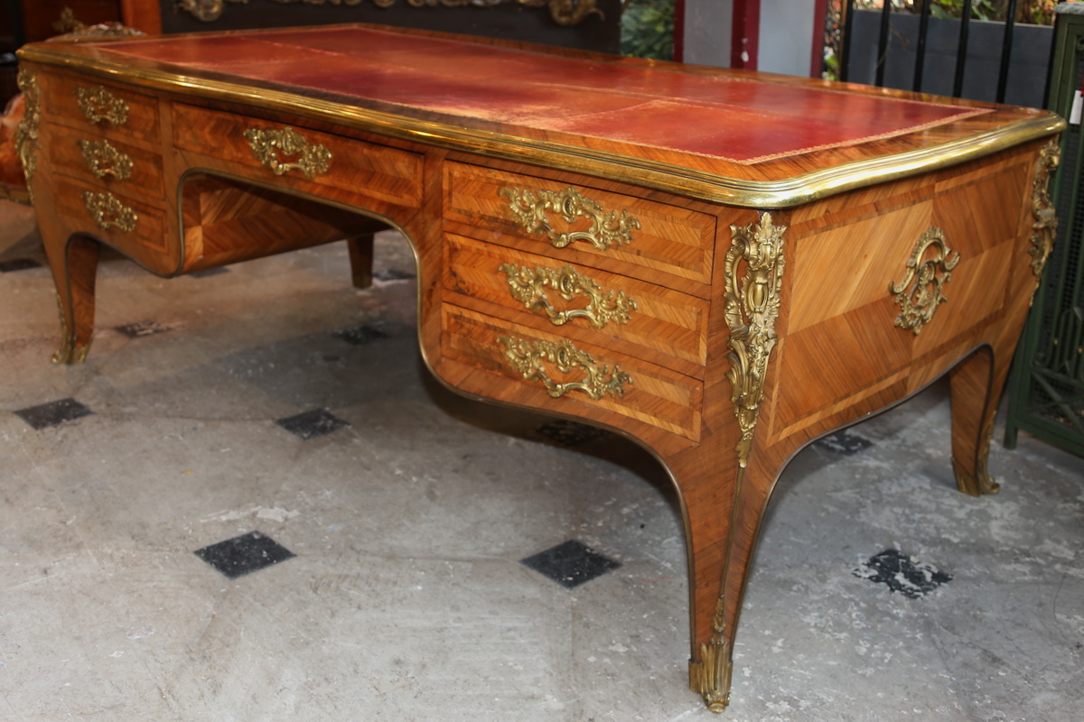 Important Bureau plat style Louis XV circa 1880