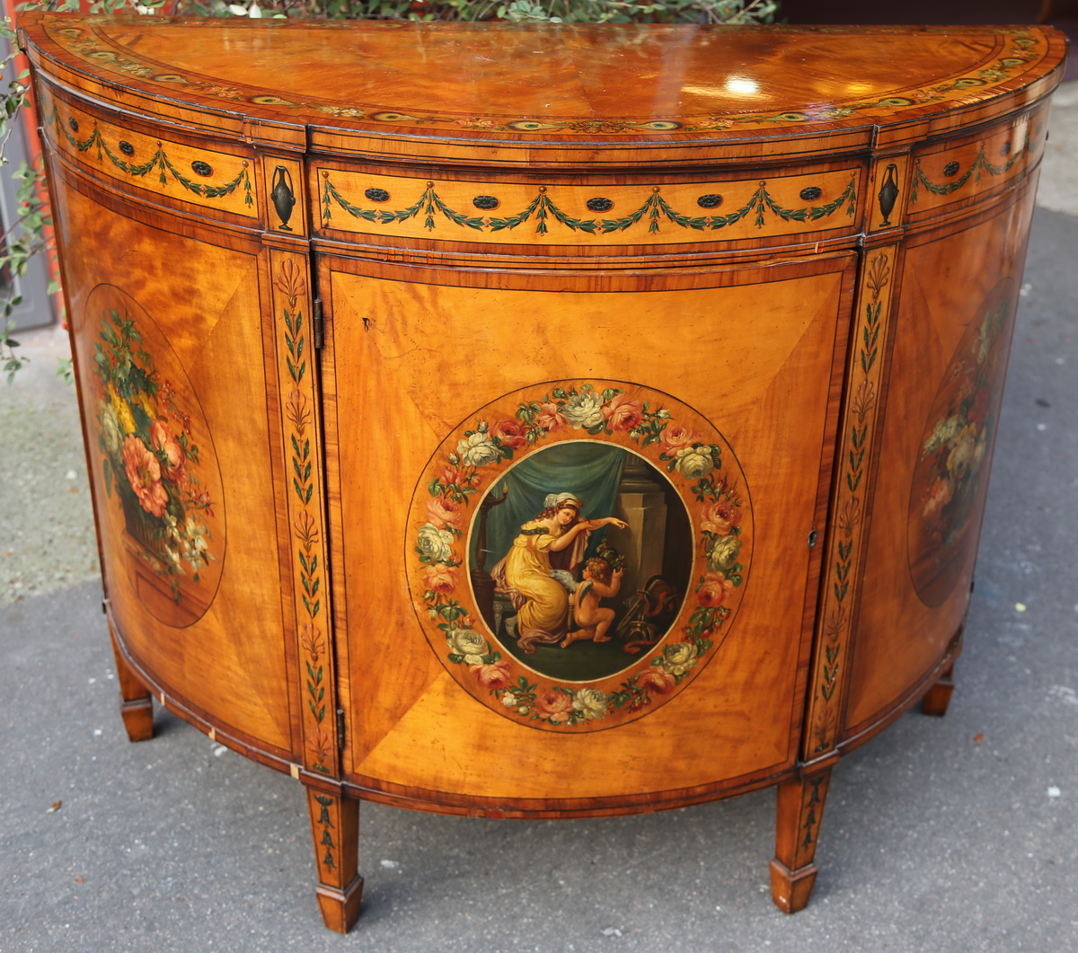 Commode demi lune fin de l'époque Victorienne