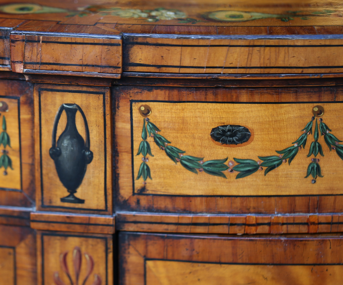 Commode demi lune fin de l'époque Victorienne