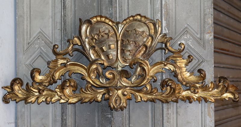 Fronton bois doré XVIII