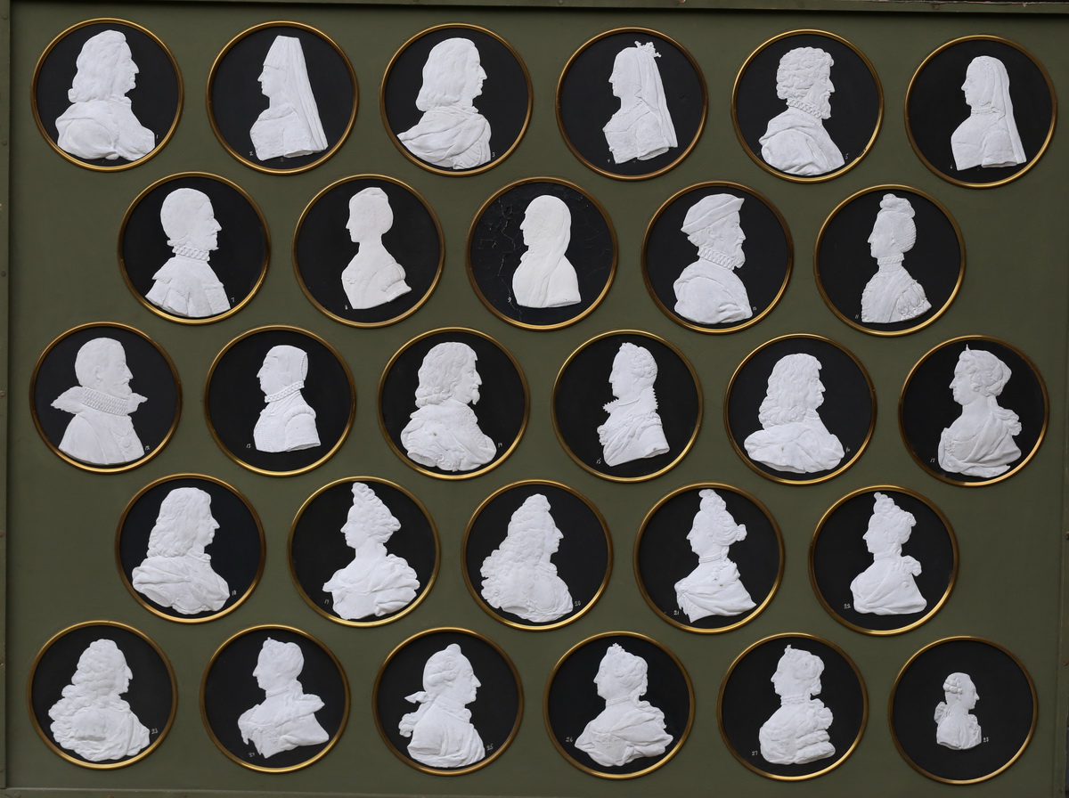 28 profiles of royal family members circa 1863