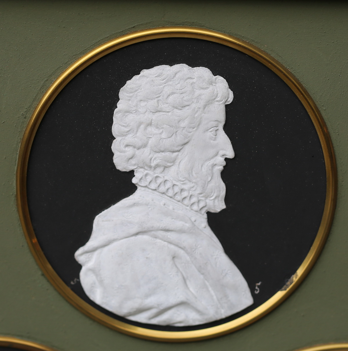 28 profiles of royal family members circa 1863