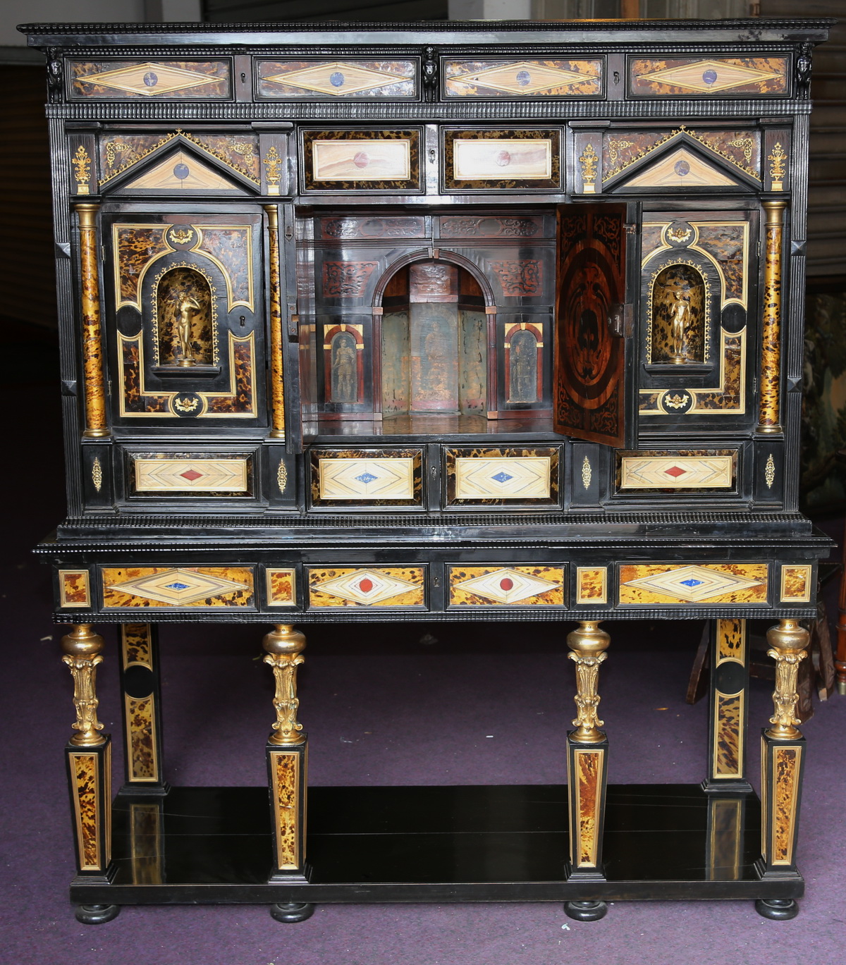 Cabinet XVII