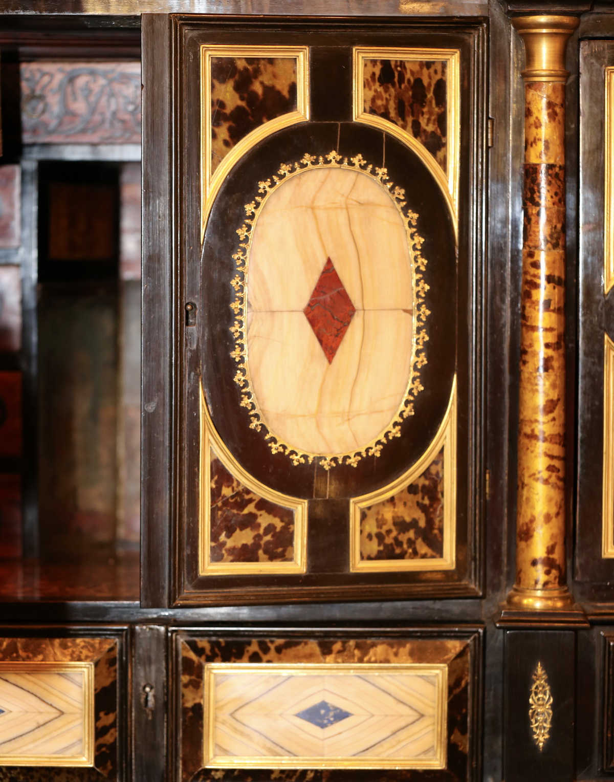 Cabinet XVII