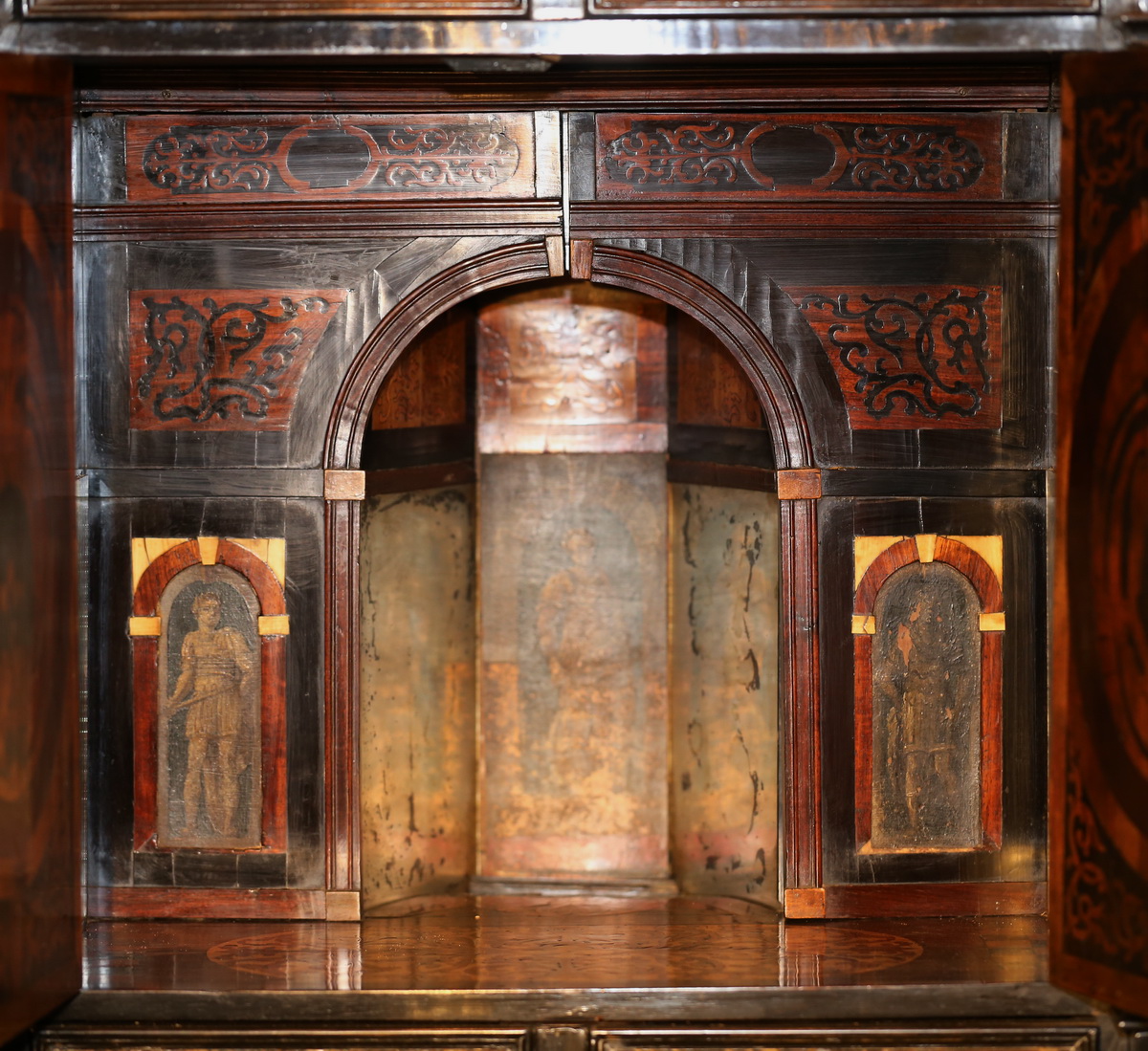 Cabinet XVII