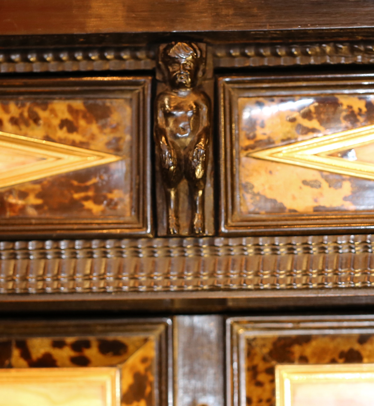Cabinet XVII
