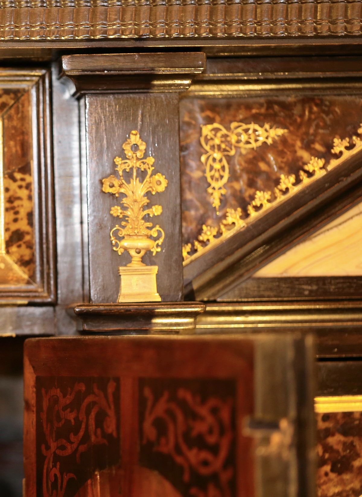 Cabinet XVII