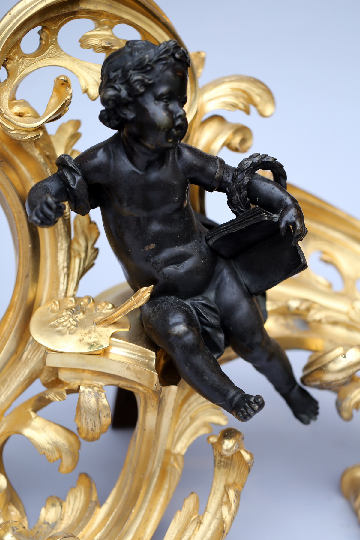 Paire de chenets de style Louis XV