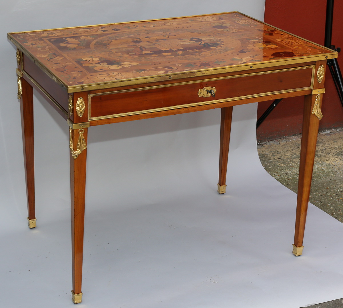 Table de salon style Louis XVI circa 1880