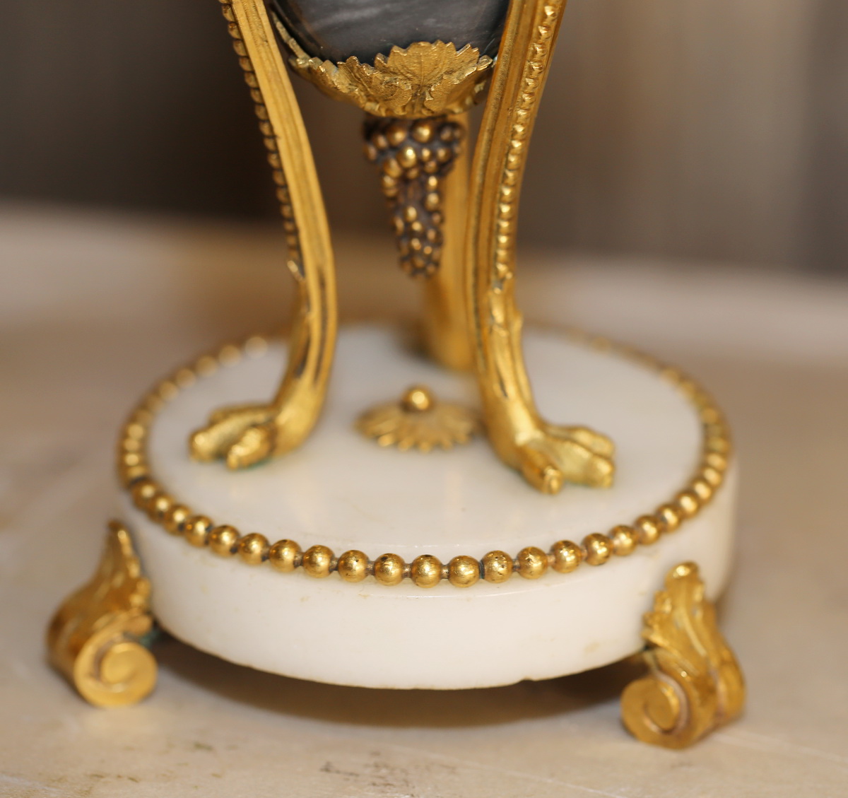 Paire de bougeoirs époque Louis XVI