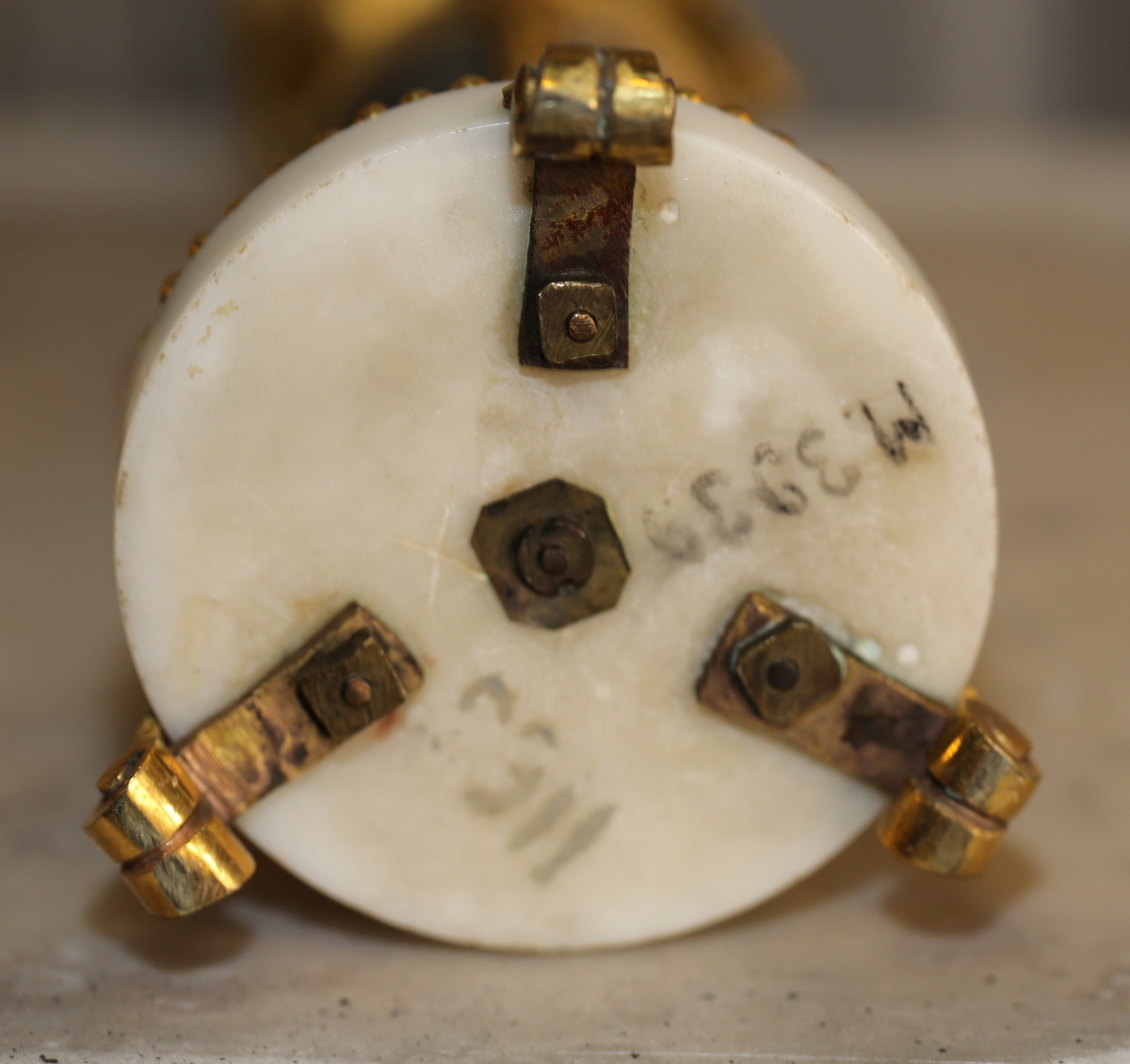 Paire de bougeoirs époque Louis XVI