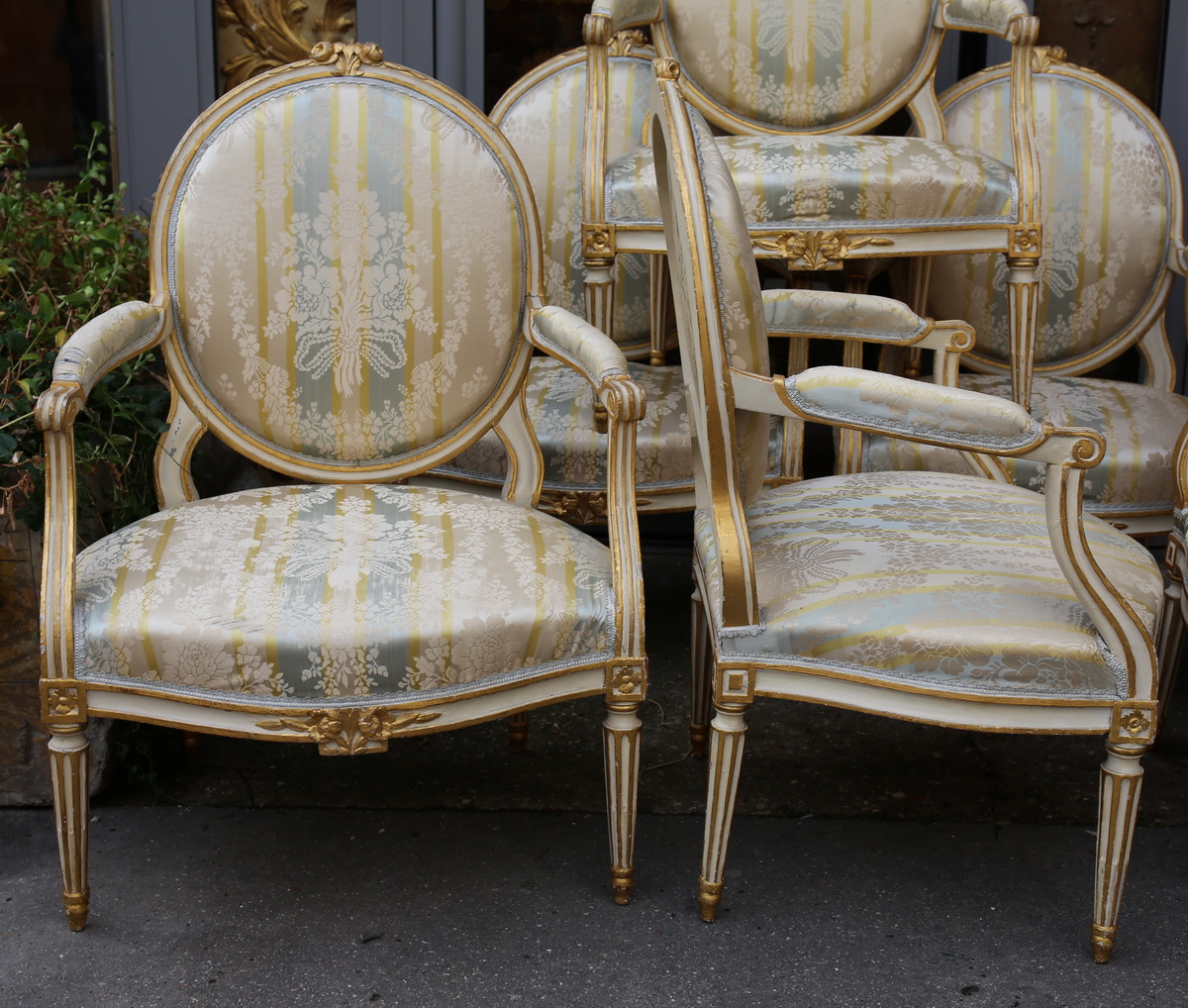 Suite de 6 fauteuils époque XVIII