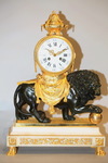 Pendule au lion de style Louis XVI