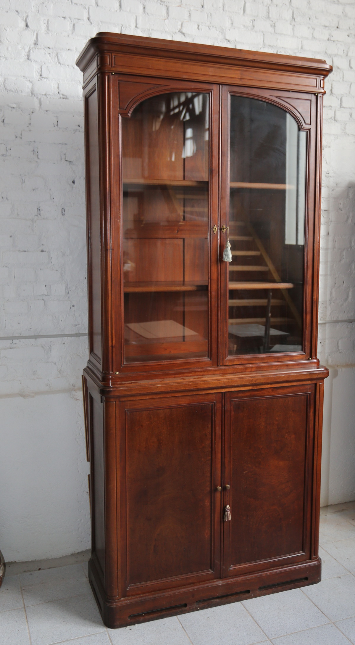 Bibliothèque en acajou circa 1900