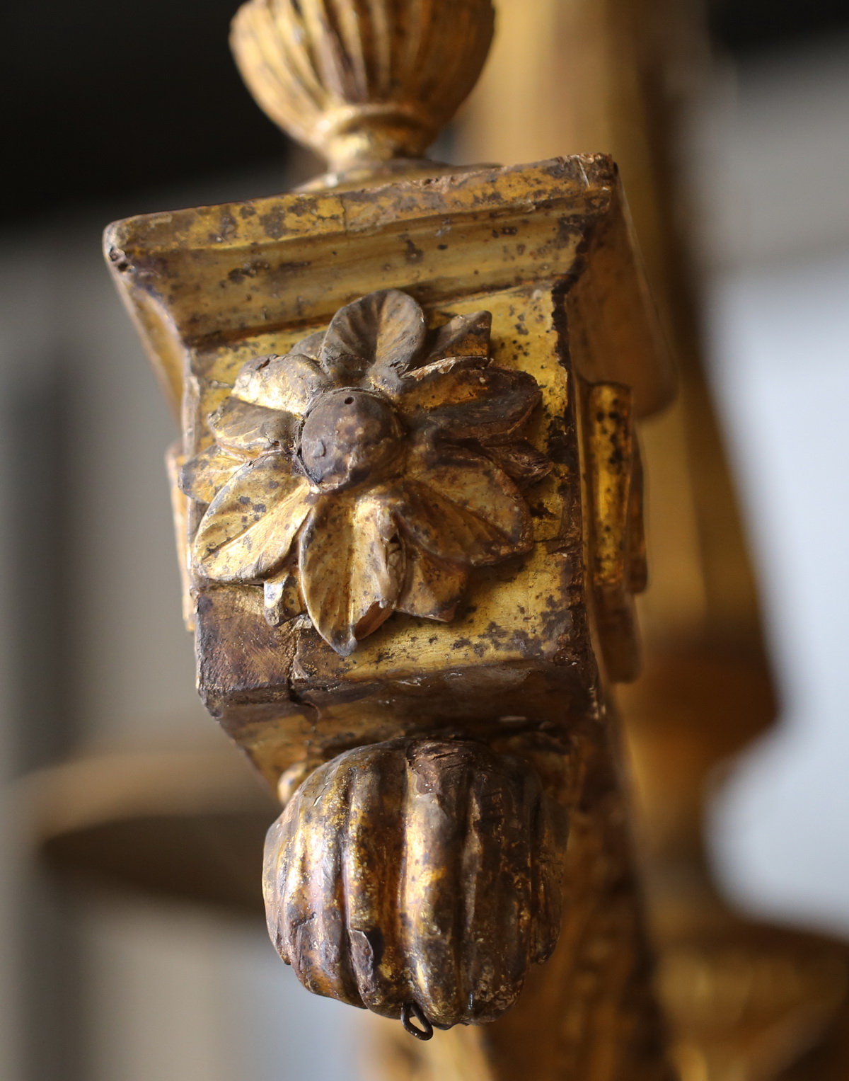 Lustre en bois doré, Italie fin XVIIIème