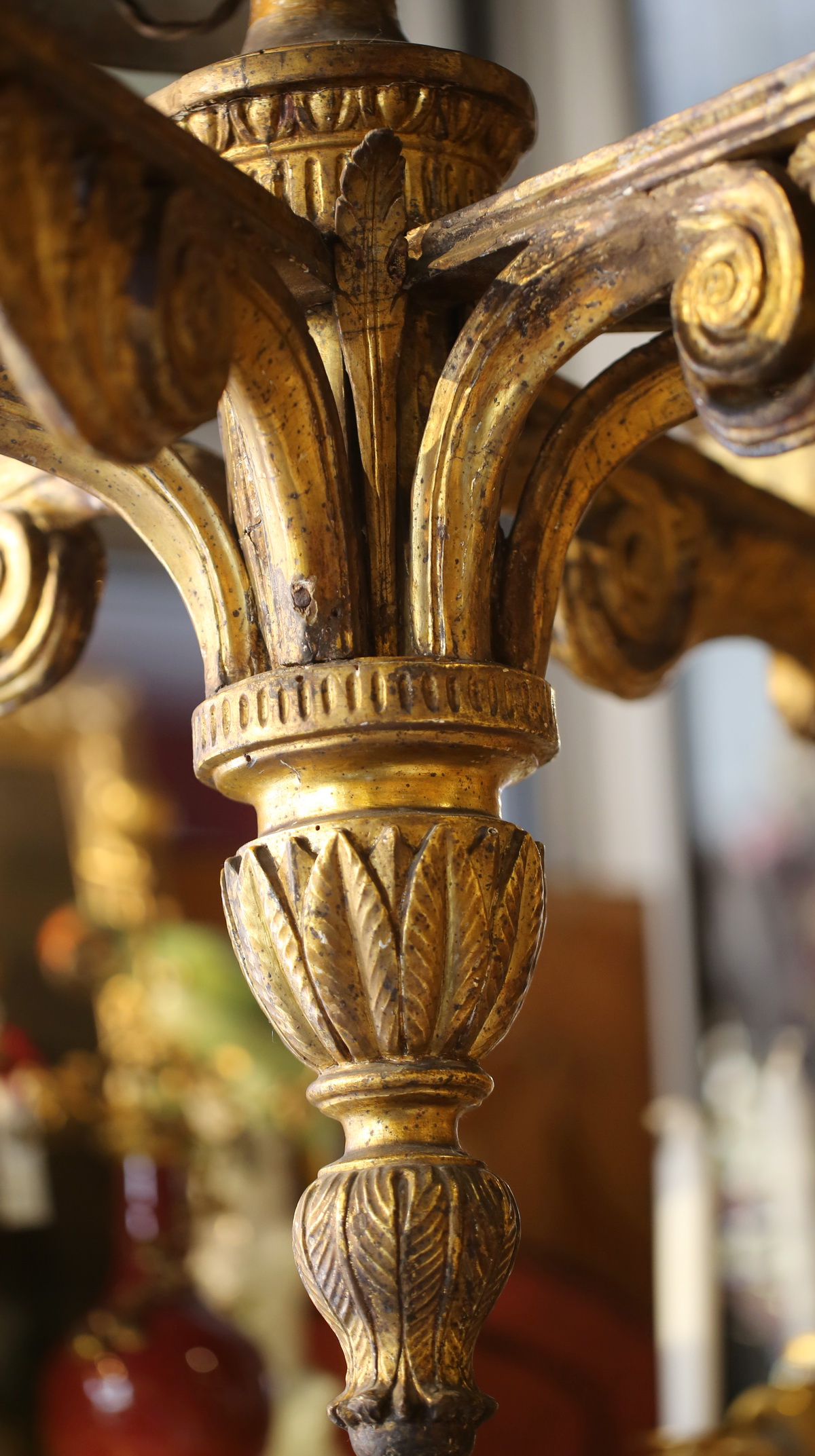 Lustre en bois doré, Italie fin XVIIIème