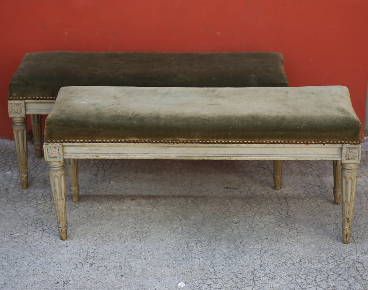 Paire de banquettes Louis XVI circa 1800