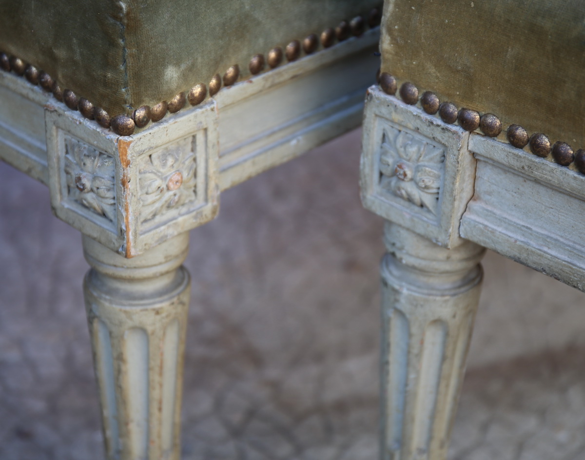 Paire de banquettes Louis XVI circa 1800