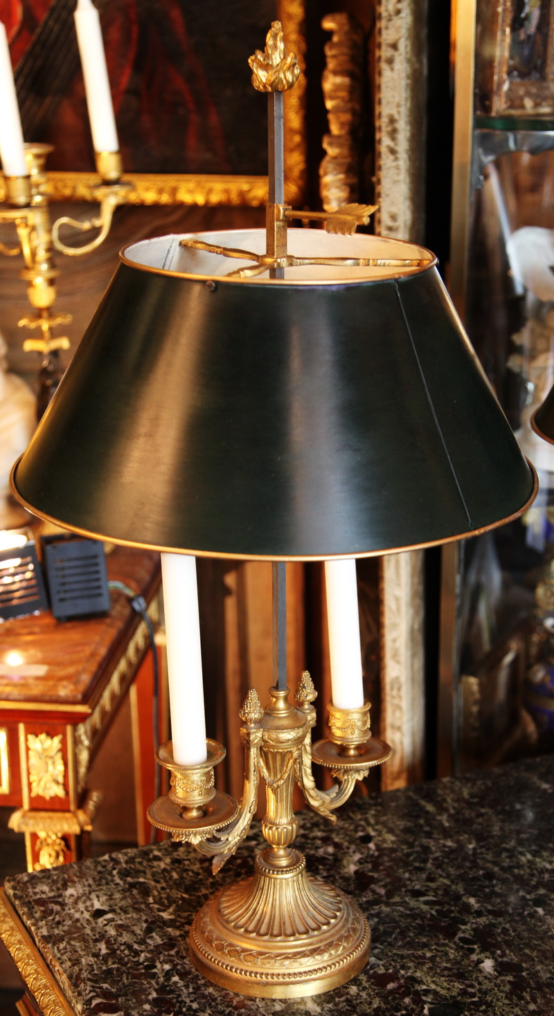 Paire de lampes style Louis XVI