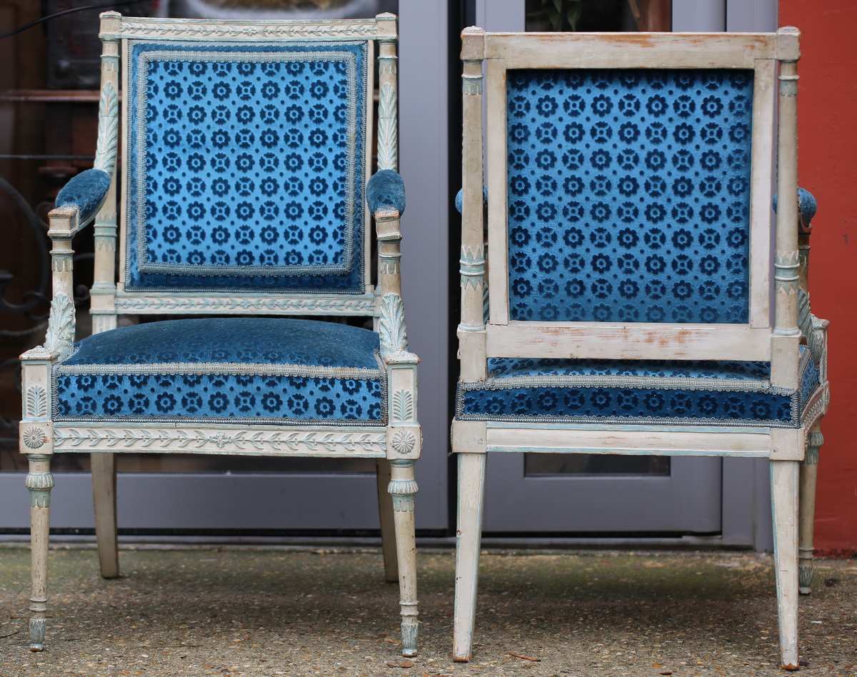 Suite de 4 fauteuils fin XVIII