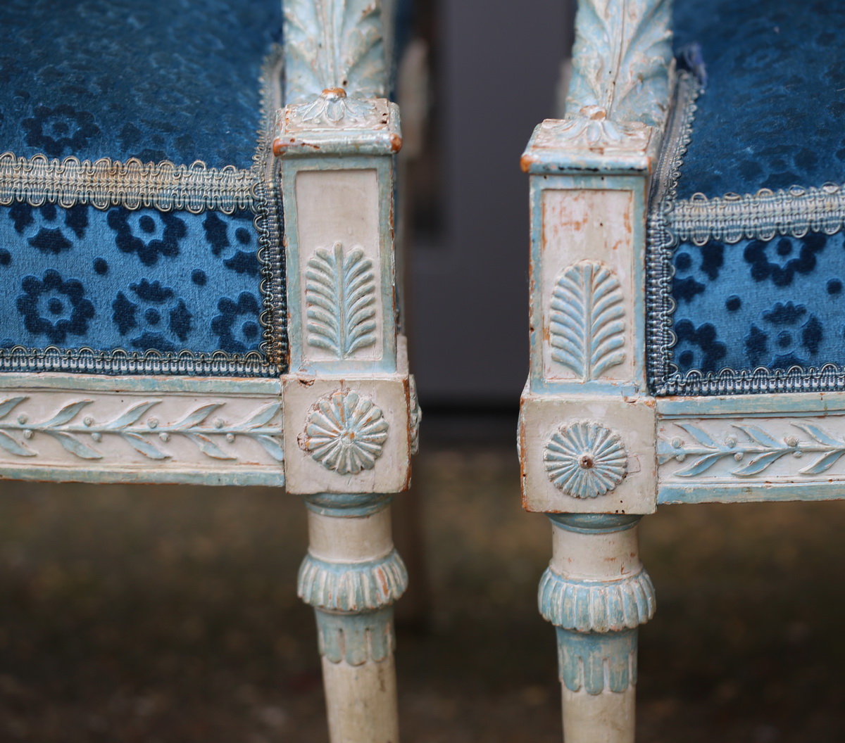 Suite de 4 fauteuils fin XVIII