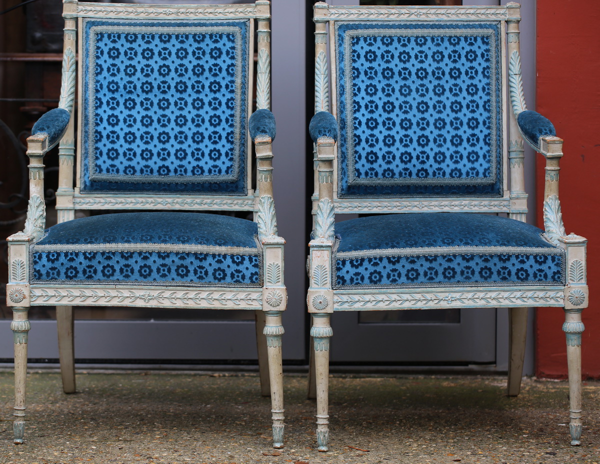 Suite de 4 fauteuils fin XVIII