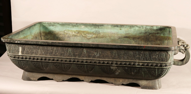 Chine XIXème importante jardiniere en bronze.