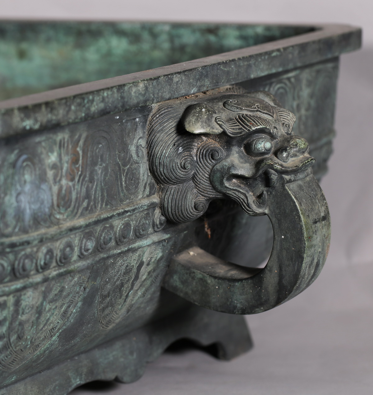 Chine XIXème importante jardiniere en bronze.