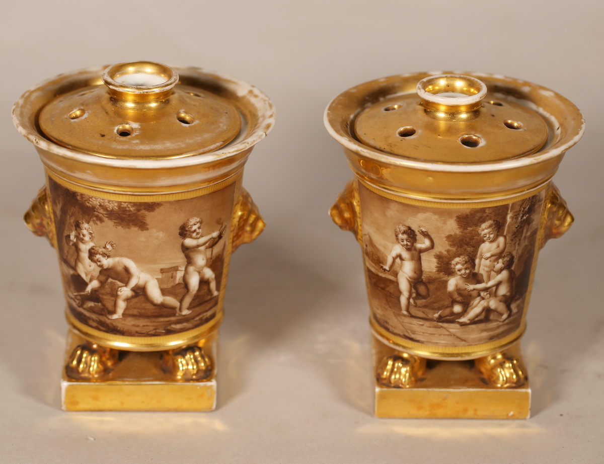 Paris vers 1820, paire de pot pourri.