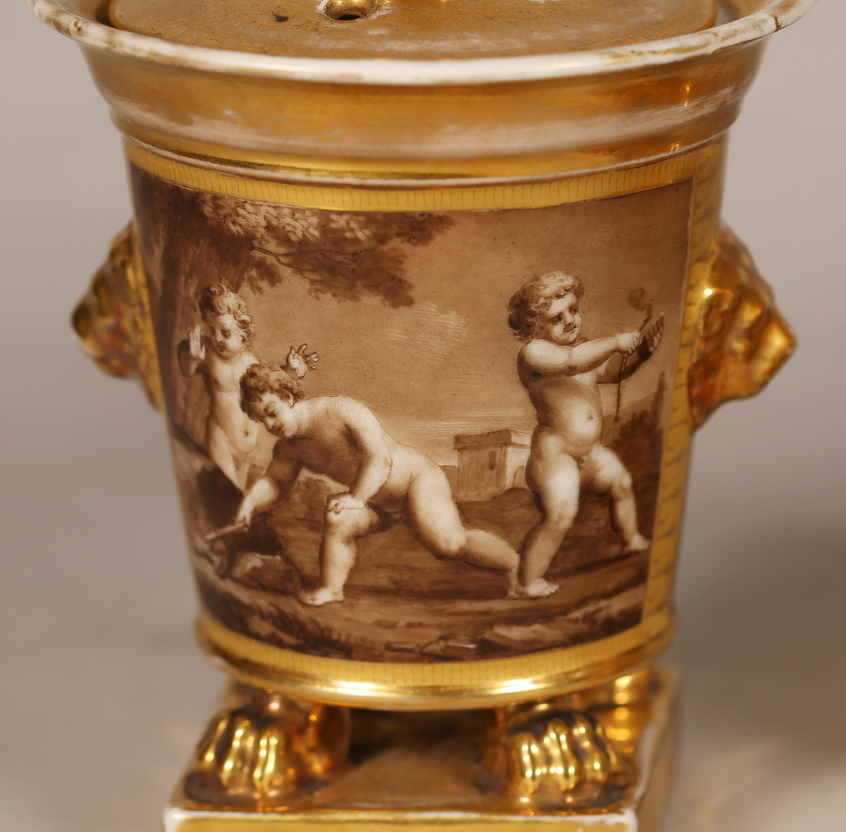 Paris vers 1820, paire de pot pourri.