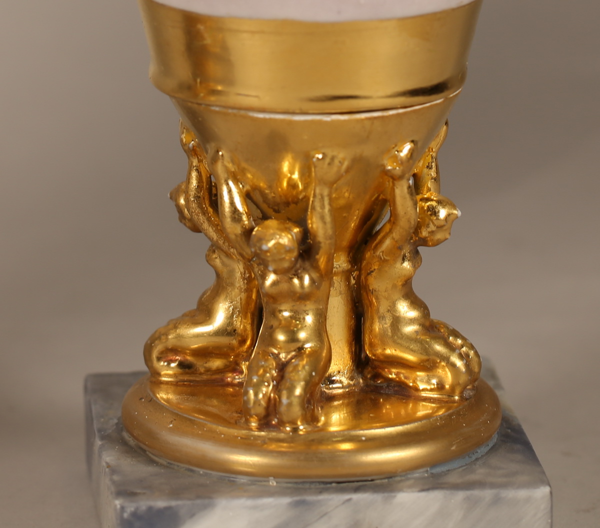 Paris époque Empire, paire de vases.
