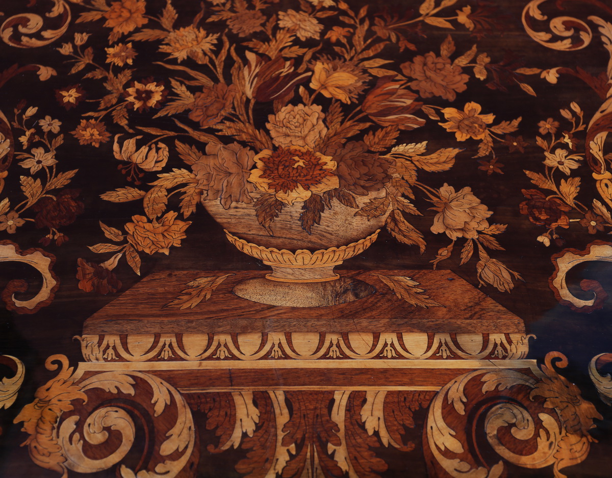 Table de salon de style Hollandais XVII circa 1880